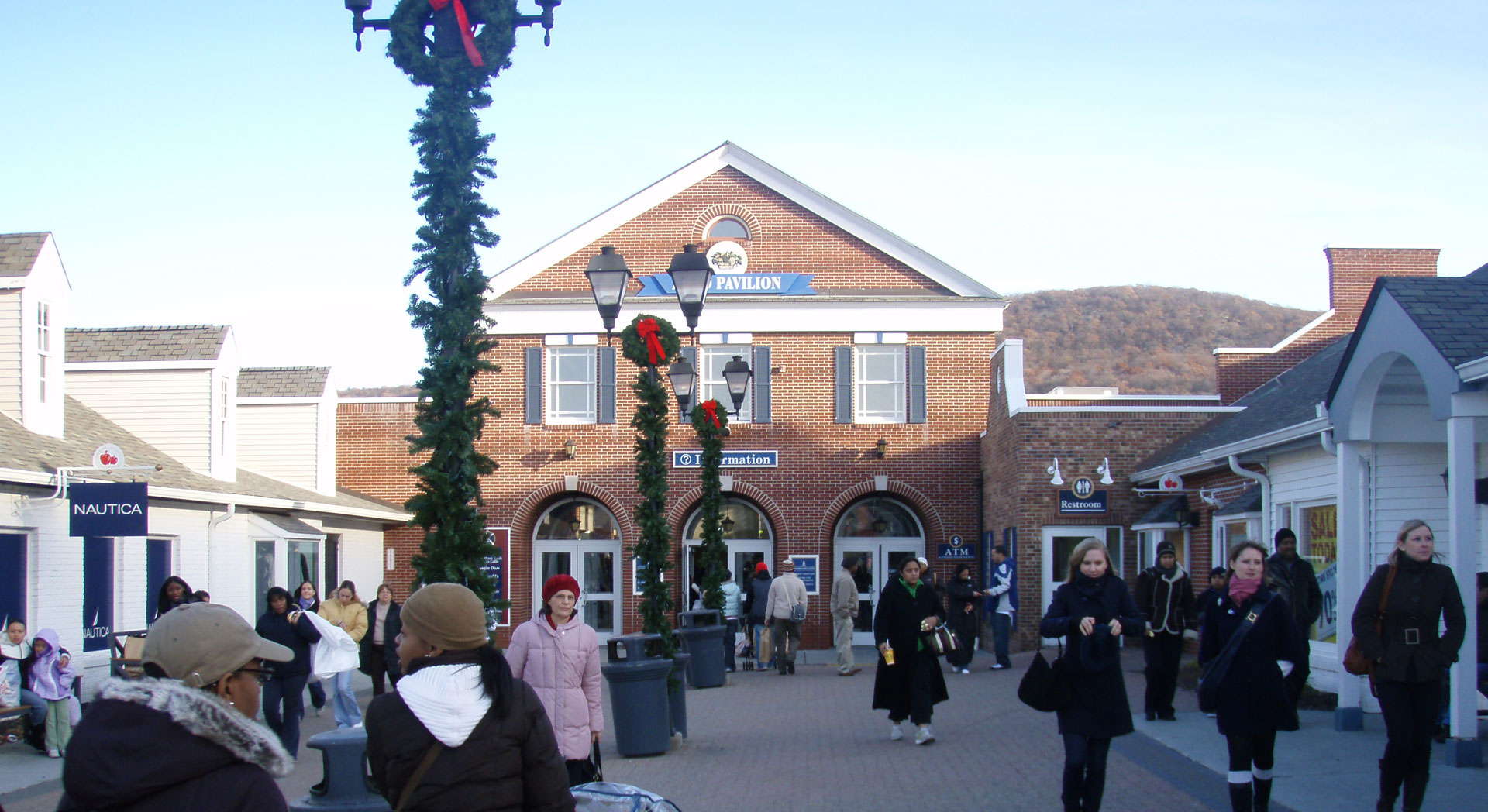 Woodbury Common Premium Outlets 2023 info and deals
